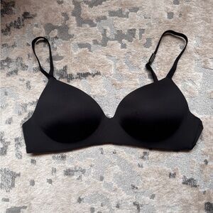 NWT Victoria's Secret Black Wireless T Shirt Bra